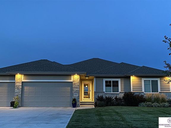 4th image of 2707 N 190th St