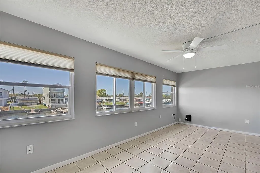 2 bed, 2.0 bath, 1388 sqft, $1,595 — Photo 3