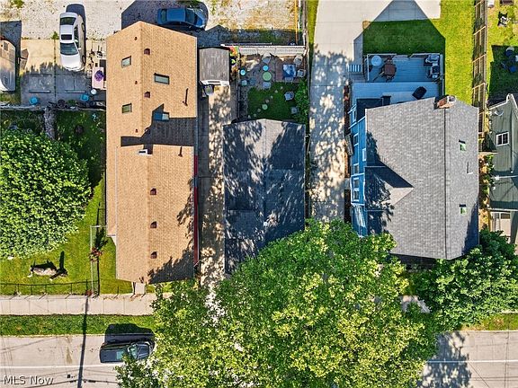 3rd image of 2078 W 41st St