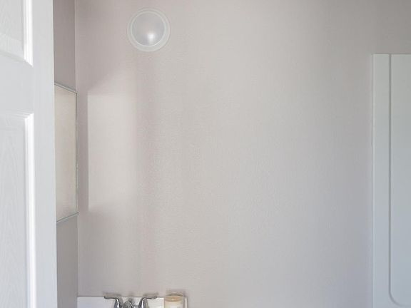 5th image of 337 N Benton Way #202