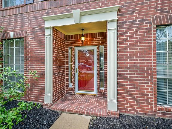 4th image of 301 Capewood Dr