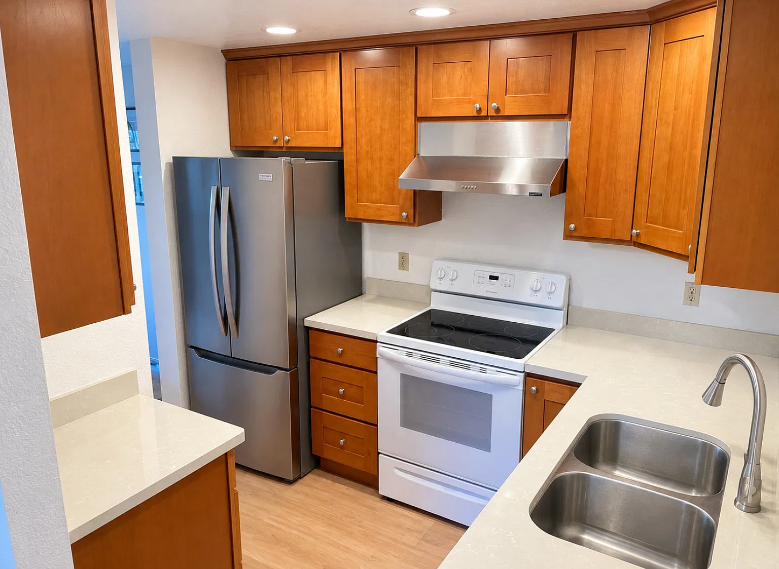3 bed, 2.5 bath, 1323 sqft, $3,099 — Photo 2
