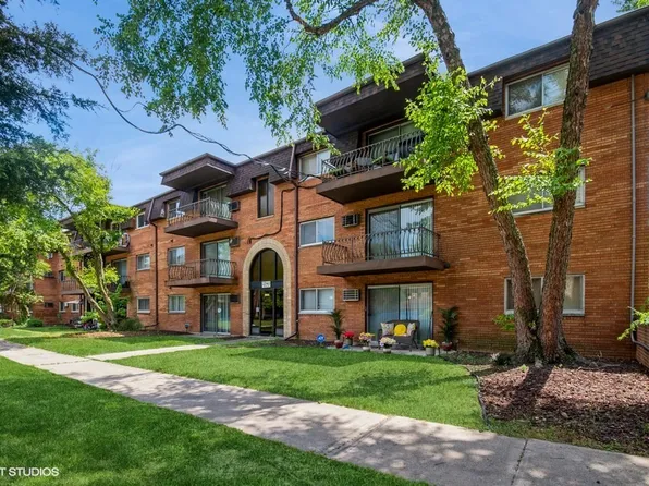 2340 186th St APT 28, Lansing, IL 60438