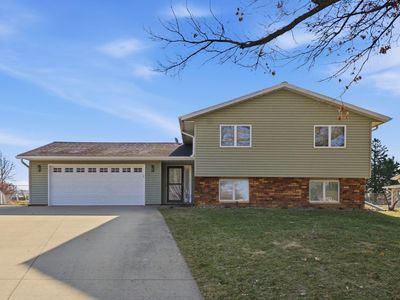 332 Fleur Dr, New Hampton, IA, 50659