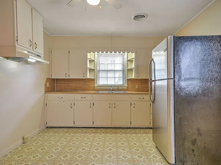 2207 Buckingham Rd — Photo 7
