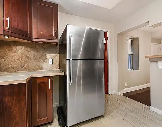 5th image of 140 Home St