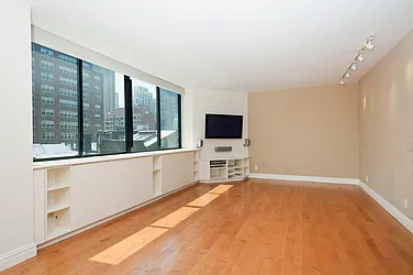 330 East 75th Street #6C image 1 of 8