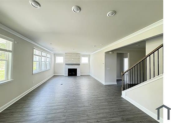 4th image of 850 Elderberry Ct #1