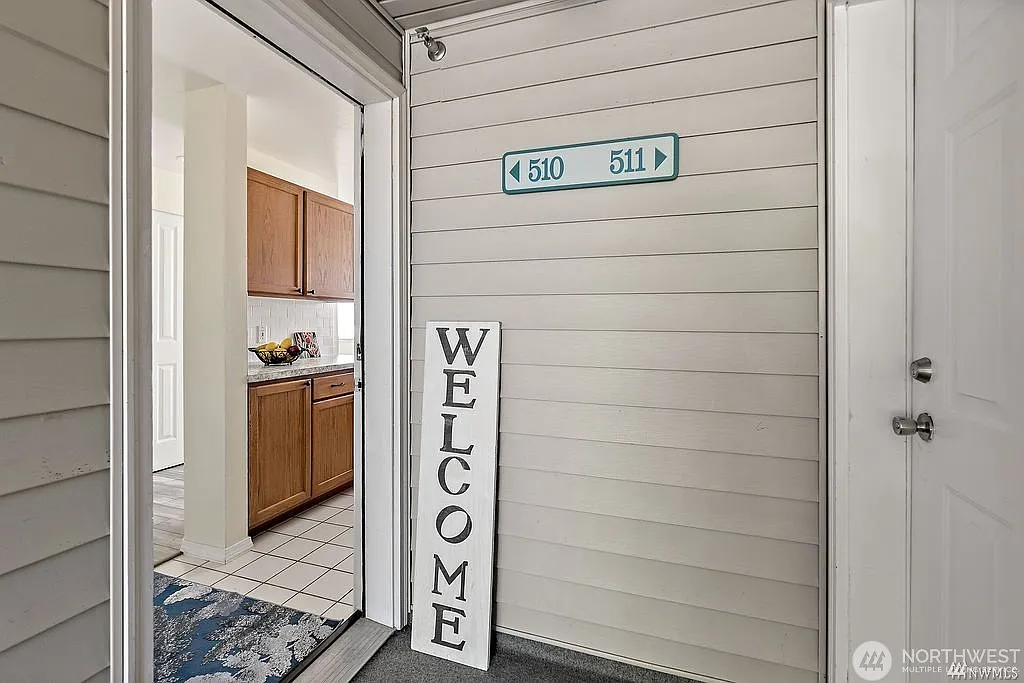 3 bed, 967 sqft, $1,895 — Photo 2