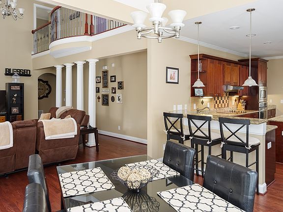 Bar & Breakfast Area