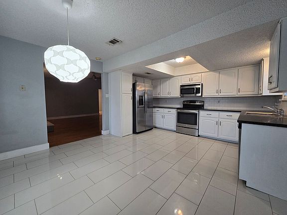 3rd image of 2304 Hunt Dr