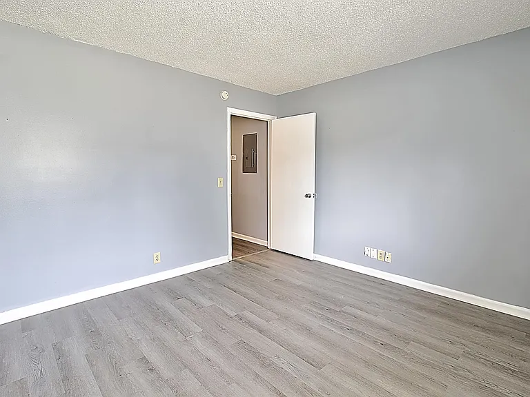 910 Brett Dr — Photo 14
