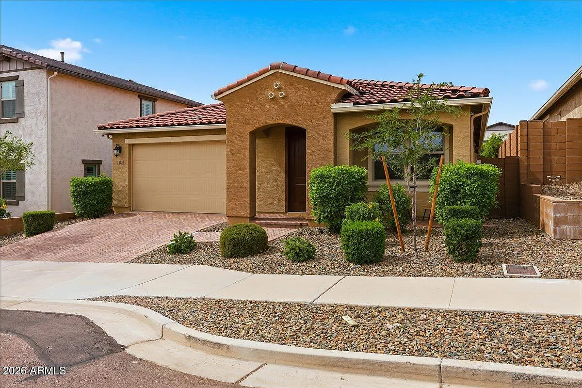 3 bed, 2000 sqft, $2,850 — Photo 4