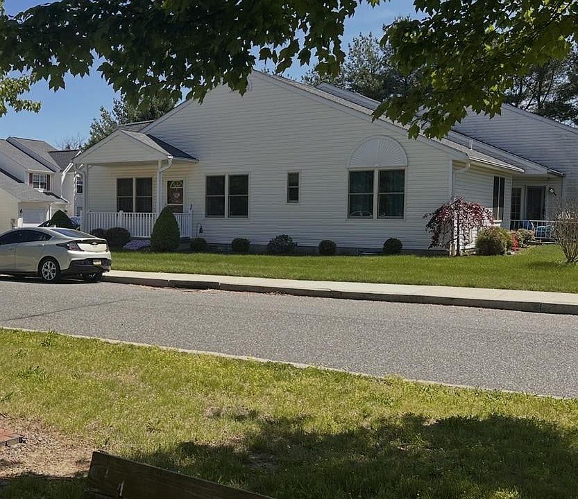 1st image of 122 N 4th St