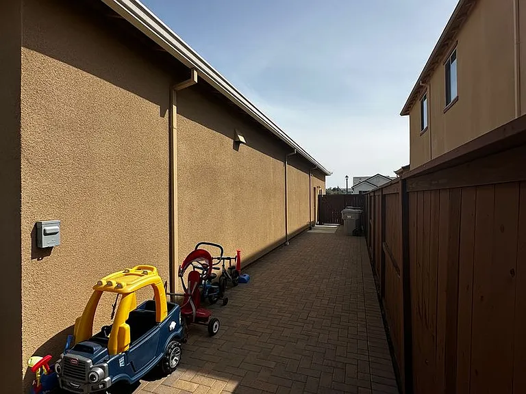 2305 Banks Dr — Photo 52