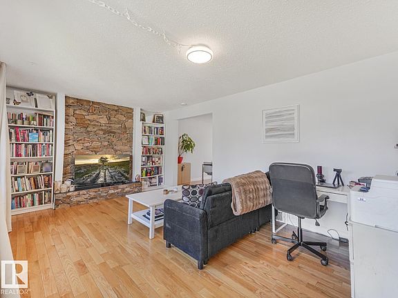5th image of 10511 26th Ave NW