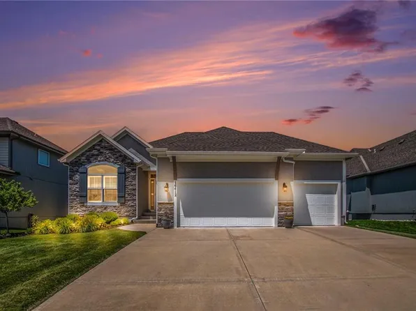 16412 S Parkwood St, Olathe, KS 66062