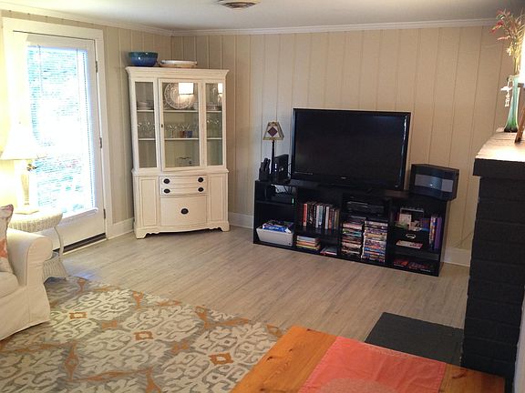TV with HD cable/internet and DVD player provided