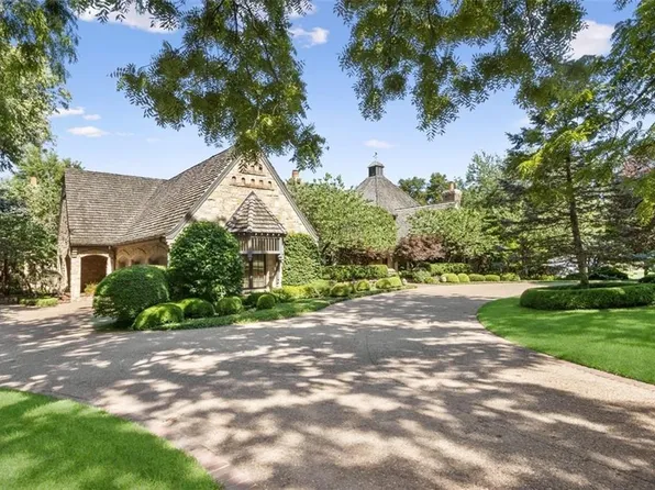 6430 Wenonga Ter, Mission Hills, KS 66208