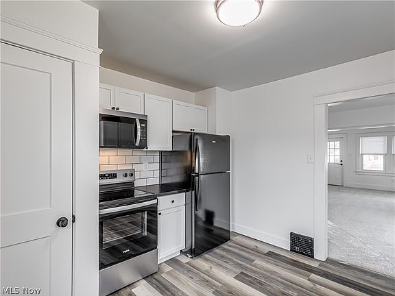 5th image of 577 Essex St