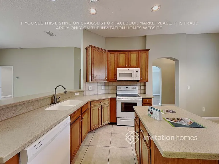 1033 Dunstable Ln — Photo 9