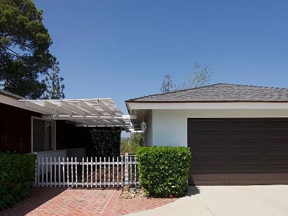 5th image of 409 Laspino Ln