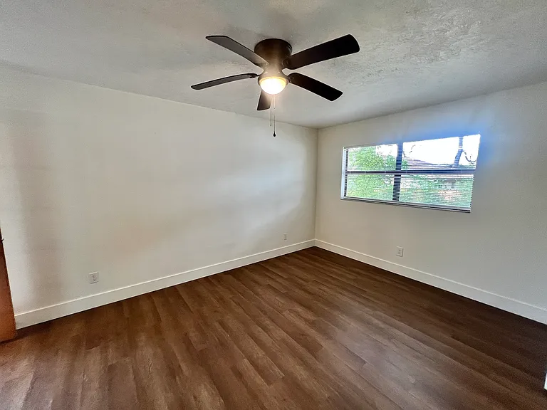 4614 E Seneca Ave — Photo 21