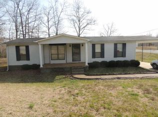 2400 Crestview Dr, Centerville, TN 37033