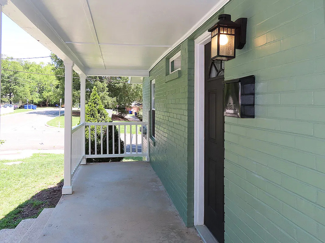 3 bed, 1000 sqft, $2,700 — Photo 3