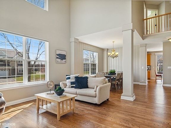 2nd image of 1044 N Penny Ln