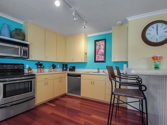 3rd image of 212 Capitola Ave #4