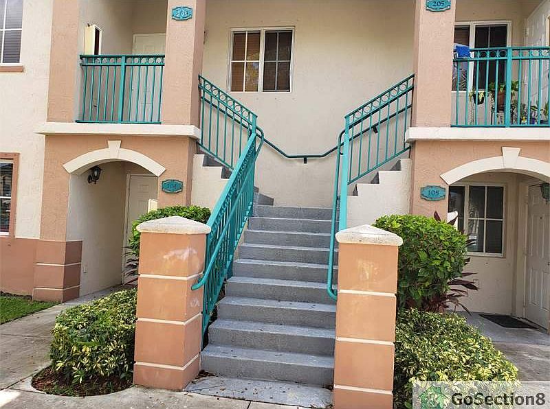 1st image of 2910 SE 13th Ave Unit 204