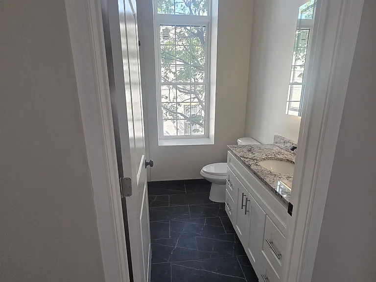 3012 E Thompson St #202 — Photo 15