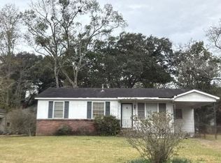 2401 N Dog River Dr, Mobile, AL 36605