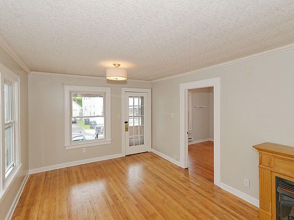 5th image of 15 E Saratoga Ave