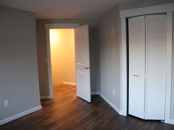 5th image of 284 Bay Crest Ct