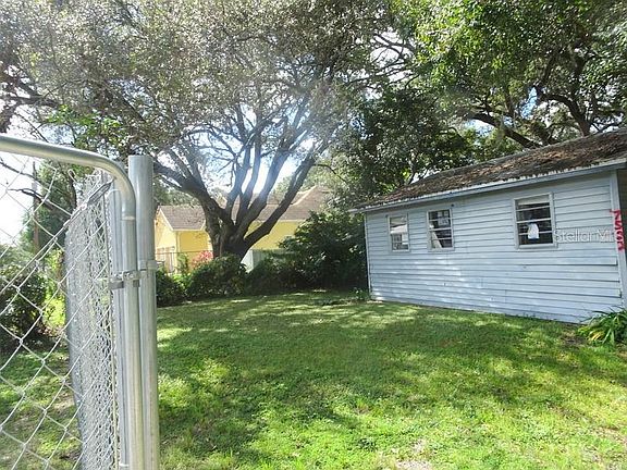 2nd image of 7522 N Hubert Ave