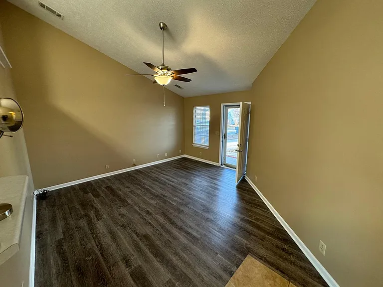 612 N Stonegate Dr — Photo 3