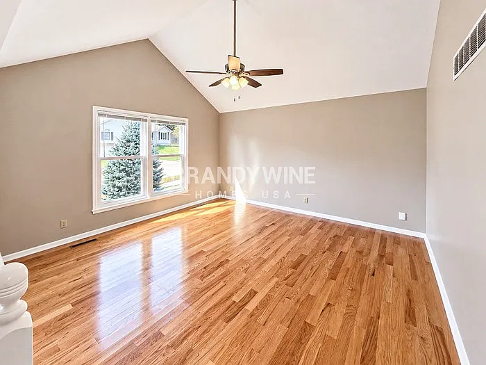 3 bed, 3.0 bath, 1702 sqft, $2,369 — Photo 4