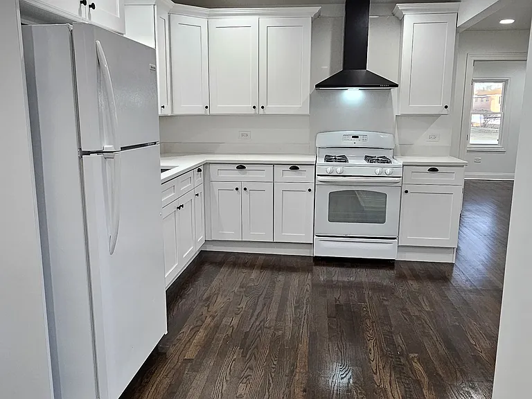 11712 S Harding Ave — Photo 16
