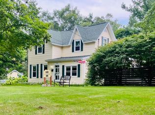 910 E Fairplains St, Greenville, MI 48838