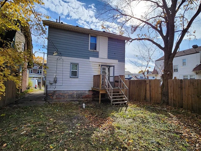 2474 Fullerton Ave — Photo 10