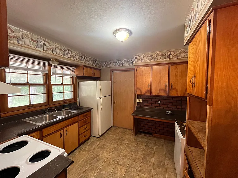 1509 W Anita Ave — Photo 4