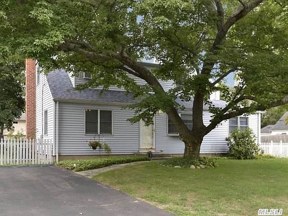 2nd image of 19 Laura Dr