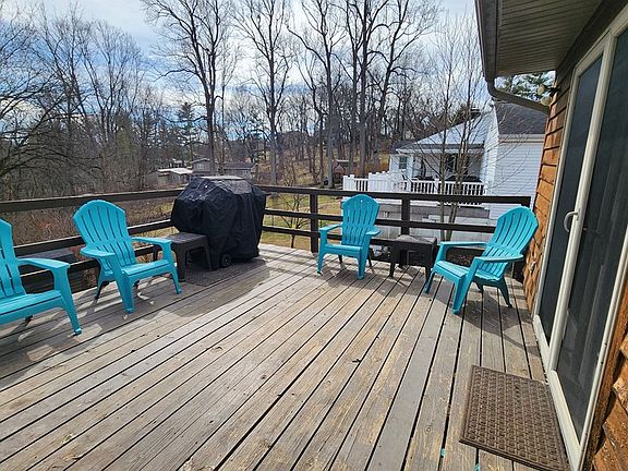 5th image of 22 Applewood Dr