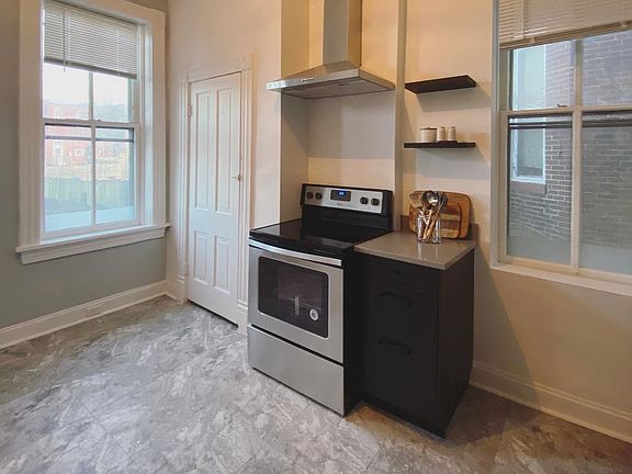 4th image of 2643 Allen Ave #1F