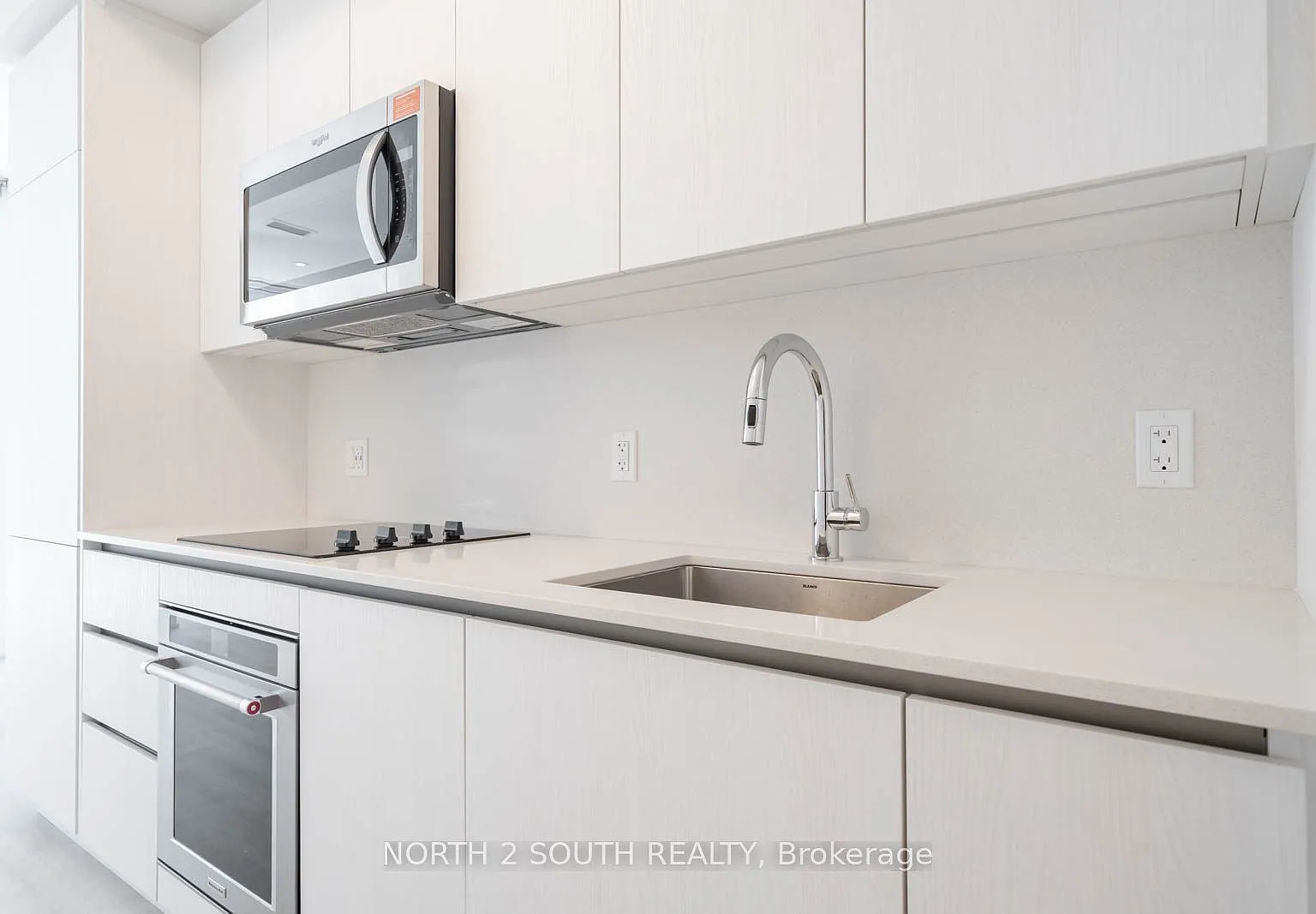 Empire Quay House Condo — Photo 3