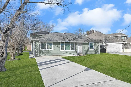 1301 Avenue I Photo 1