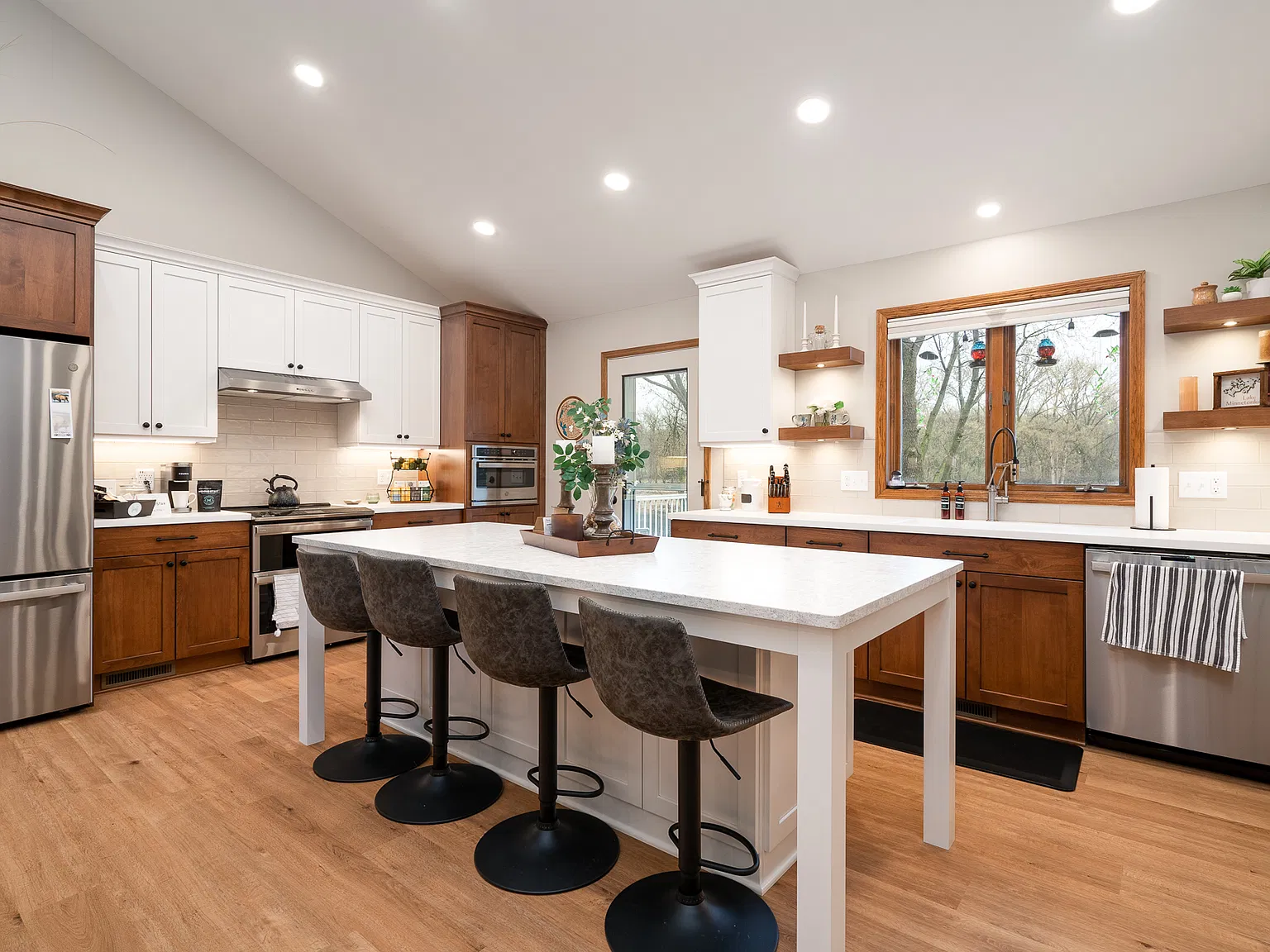 4 bed, 2100 sqft, $4,500 — Photo 1