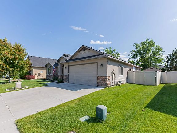 2nd image of 818 W Dallan Woods Way